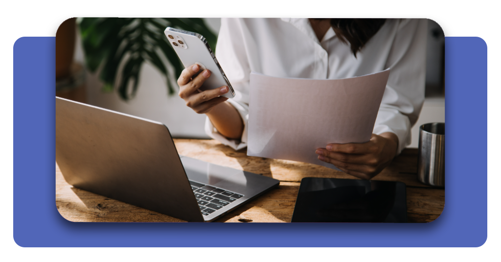 O app permite criar um currículo profissional formatado e exportar em PDF direto pelo celular, sem precisar de computador ou programas específicos.